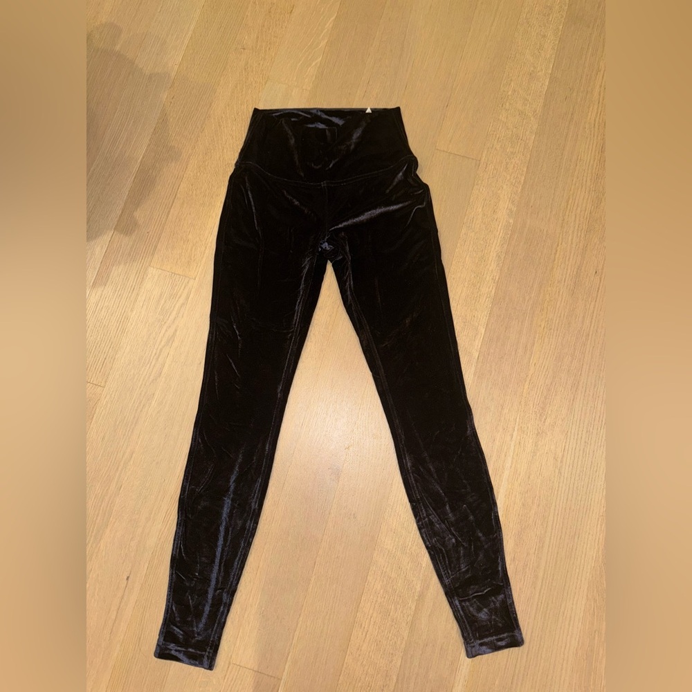 Velour lululemon leggings never worn! Size 6